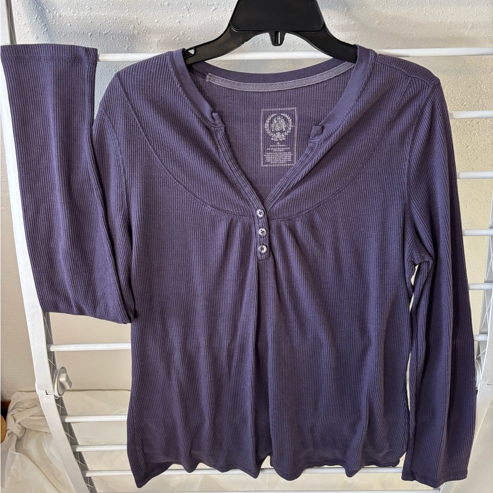 soft purple waffle knit v-neck long sleeve henley in GUC